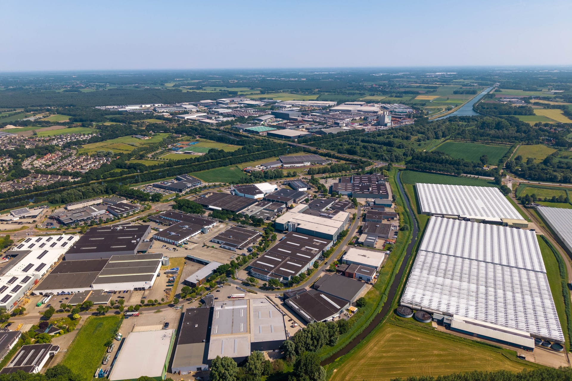 Bedrijfscomplex Waterbeemd 1 in Helmond