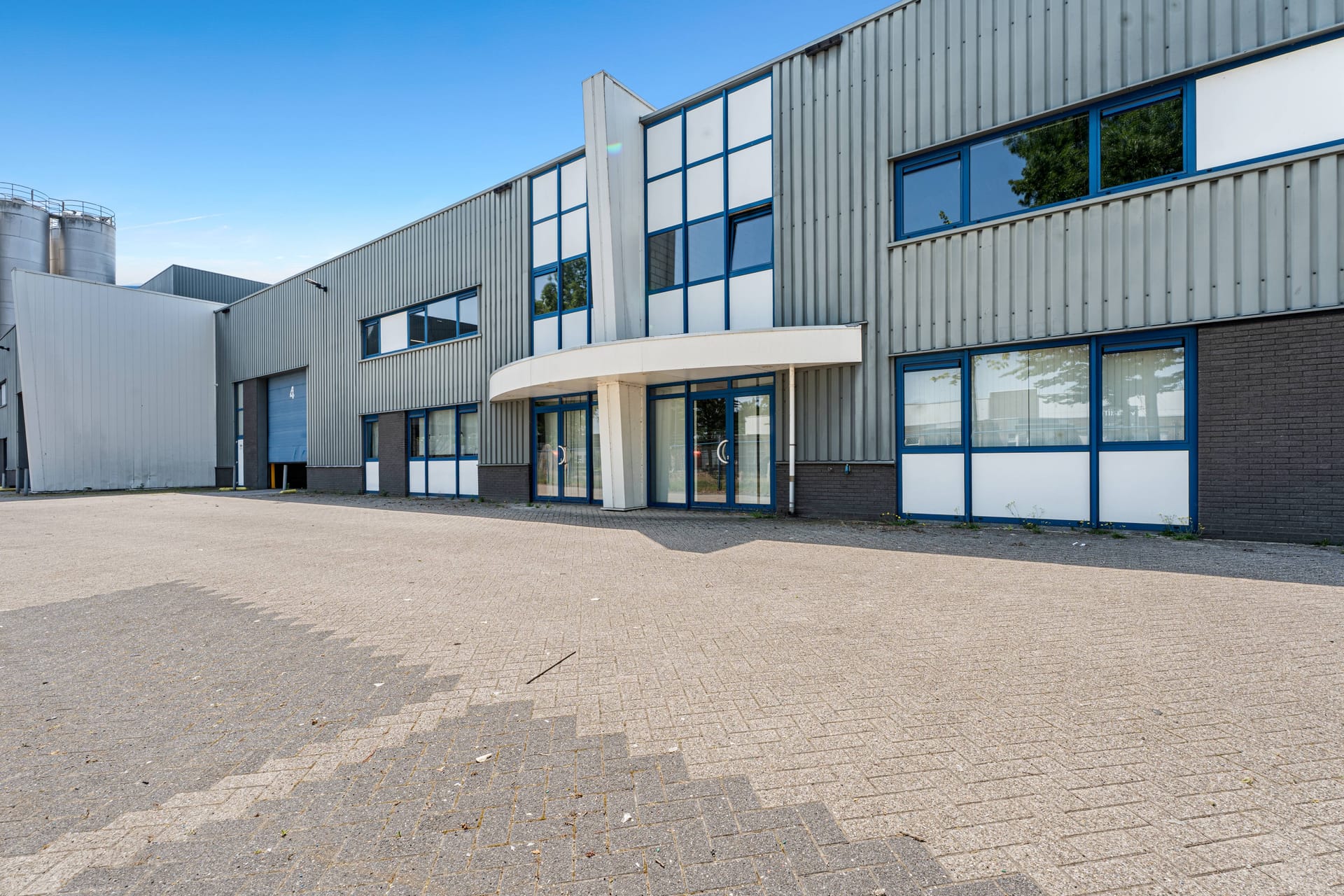 Bedrijfscomplex Waterbeemd 1 in Helmond