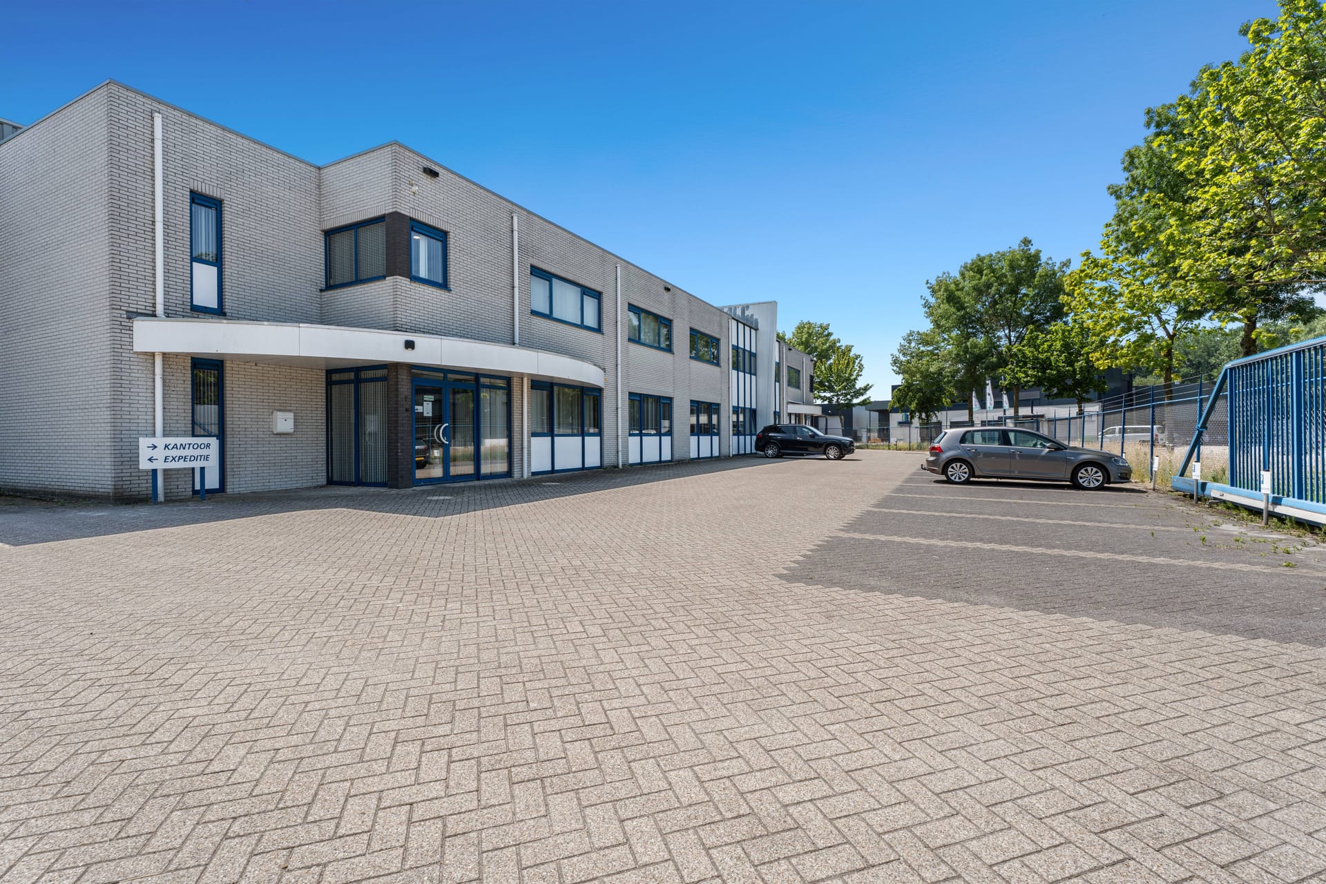 Bedrijfscomplex Waterbeemd 1 in Helmond